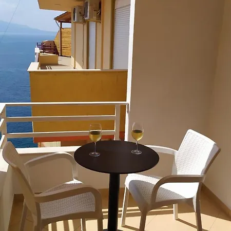 Apartment Ionian Waves